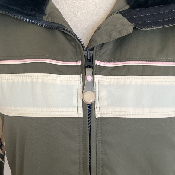 Powder Room Snowboarding jacket. - Picture 3 of 13